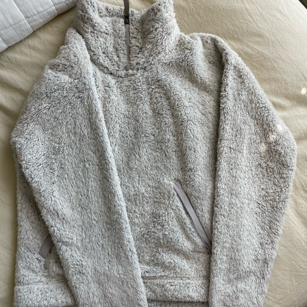 The North Face Fuzzy Pullover in XS